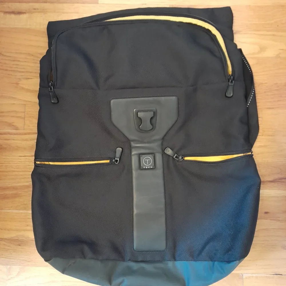 Tumi Tech messenger-style laptop bag